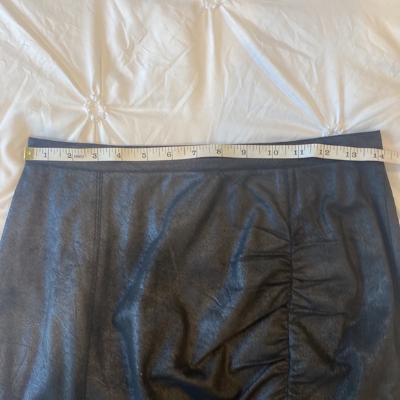 FREE PEOPLE BLACK FAUX SUEDE MINI SKIRT NWOT - SIZE SMALL/P - Picture 5 of 6